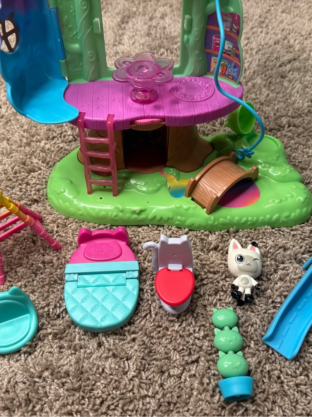 Gabby’s Dollhouse Treehouse Playset Lights & Sounds w/ Accessories & Cat Figure - Picture 2 of 6